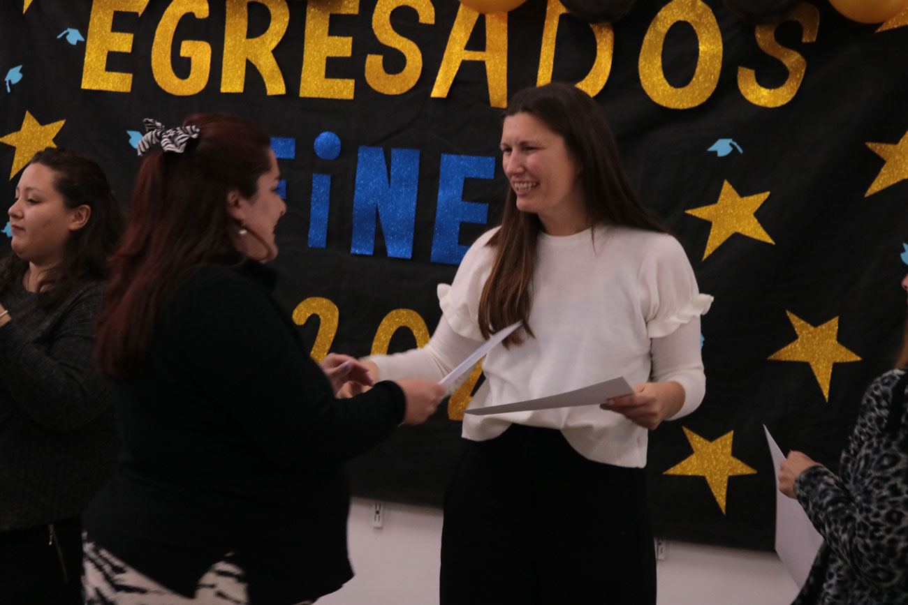 Equipo de Enamorate trabajando en territorio con vecinos