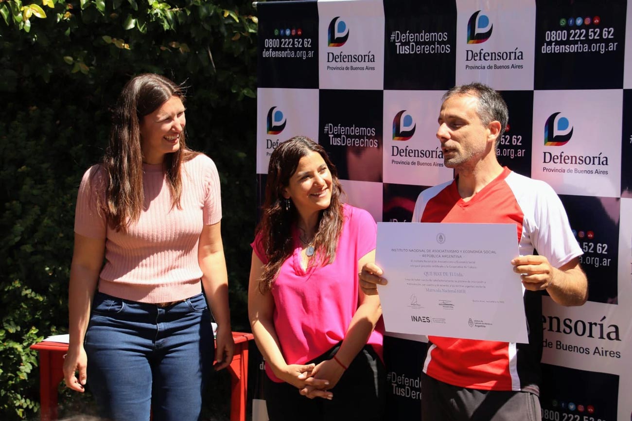 Natalia Peluso junto al equipo de Enamorate